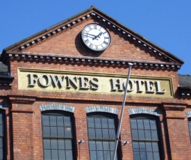 Fownes Hotel