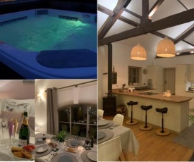 Stunning Barn private hot tub Worcester & Malvern Sleeps 6